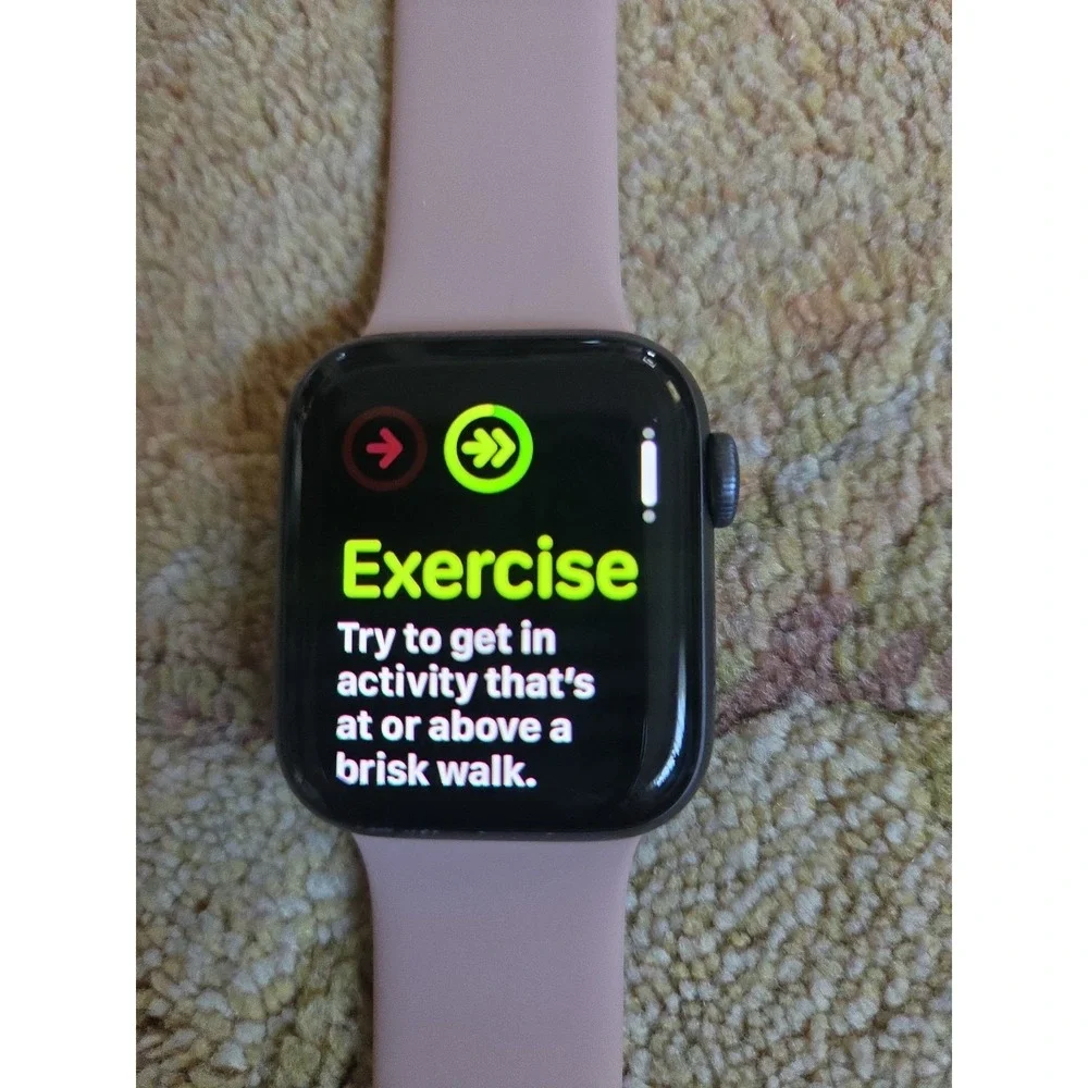 Apple Watch Series 4 Aluminum Case 16GB 40mm GPS Tracker Pink Silicone Band